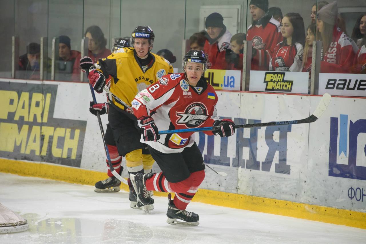 Нападающий «Донбасса» во время карантина пострелял из автомата Калашникова