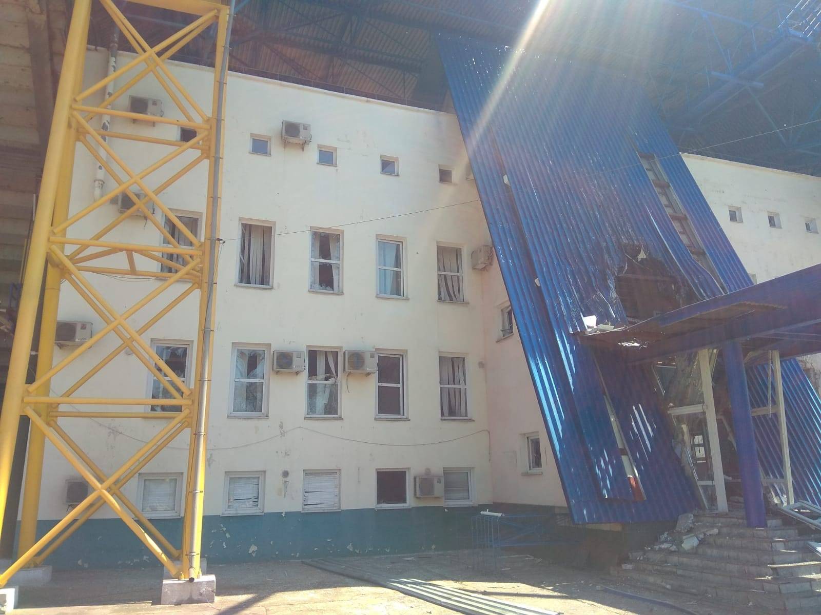 Російські окупанти завдали великих пошкоджень стадіону «Маріуполя». фото