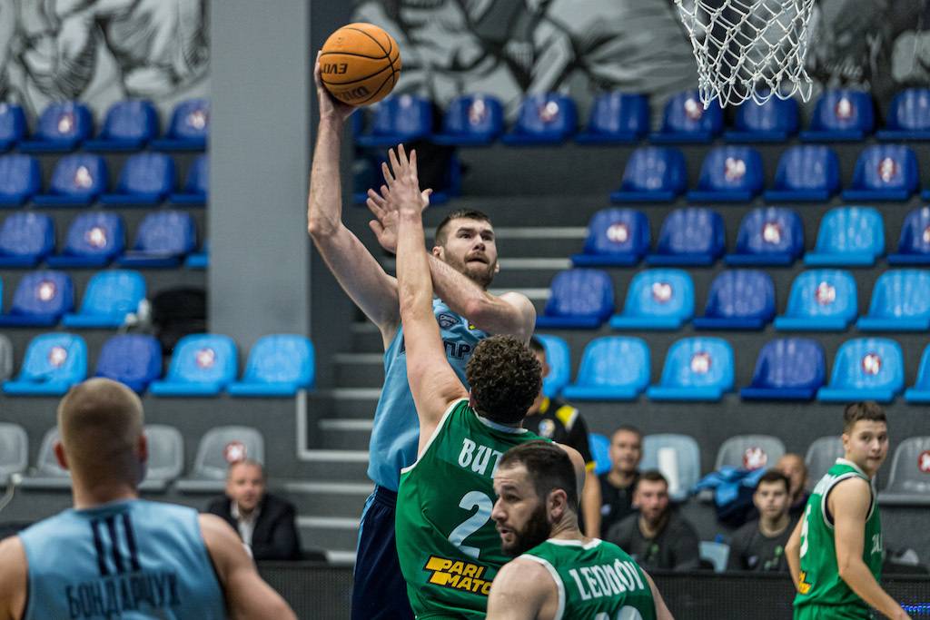 «Дніпро» обіграв «Запоріжжя» і здобув четверту перемогу поспіль