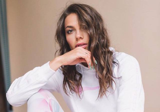 «Теплые воспоминания». Бех-Романчук поделилась фото в купальнике на фоне снежных склонов