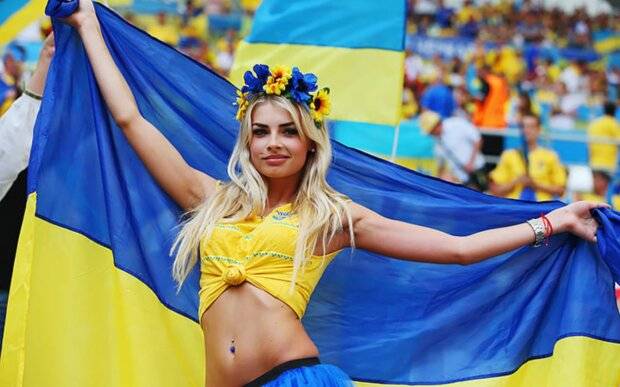 Если бы на поле вышли жены. Сногсшибательная сборная Украины