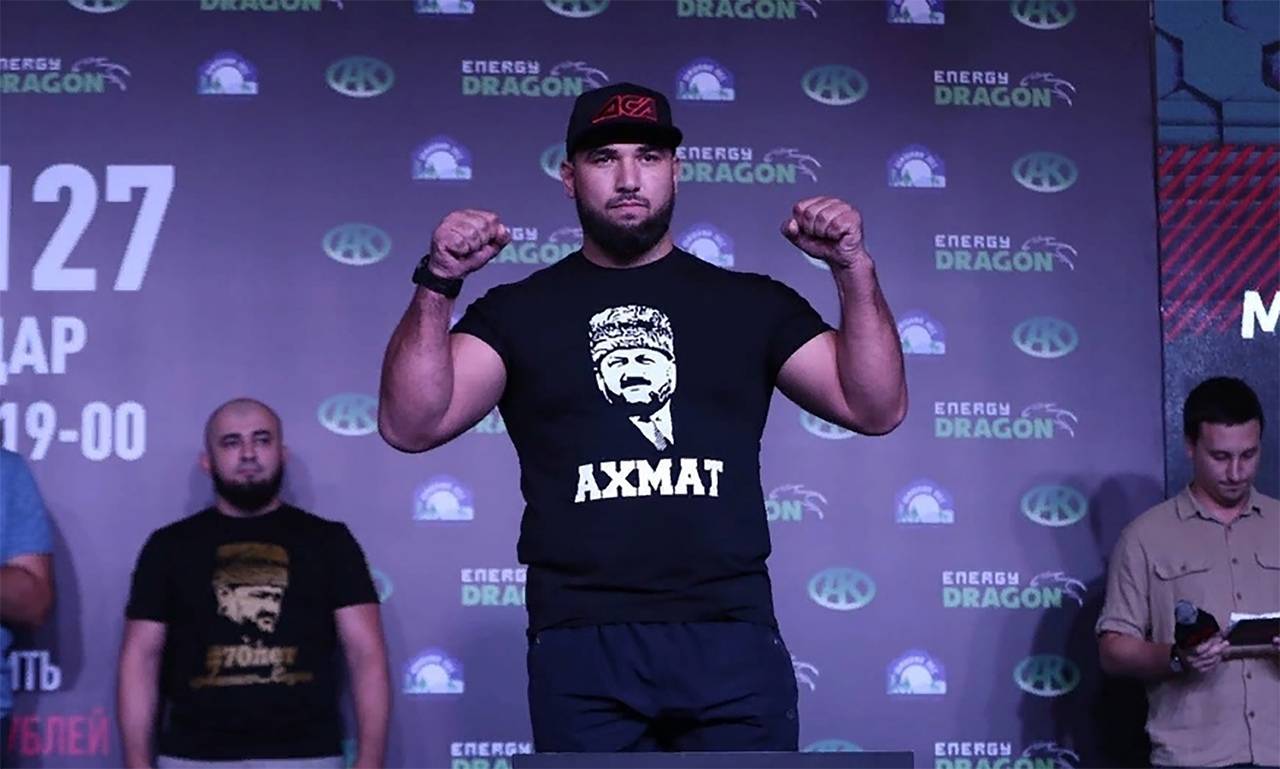 Проблеми з нервами? Російський боєць напав на суперника з США через нешкідливу фрази. Відео