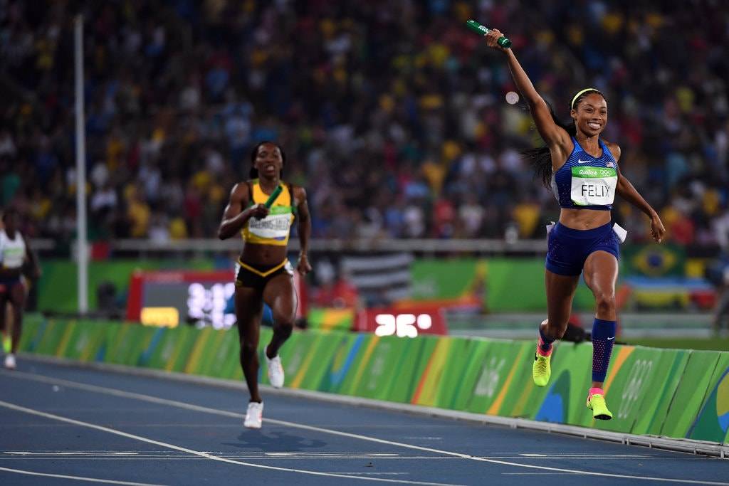 Известный спортивный бренд отменит штрафные санкции для беременных спортсменок