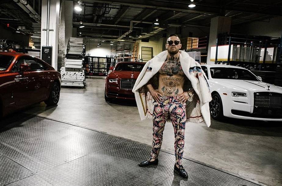 Макгрегор в Киеве впервые проехался в «Майбахе»