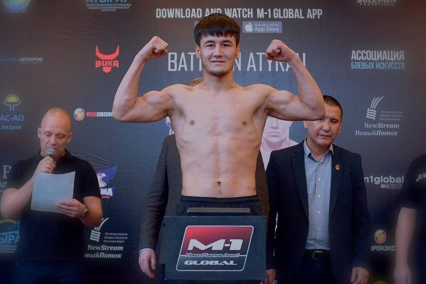 В России боец отвлек соперника неприличным жестом и нокаутировал его