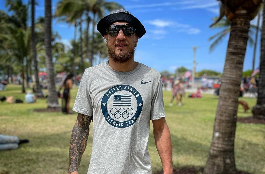 Амосов від'їдається після завоювання чемпіонського титулу Bellator