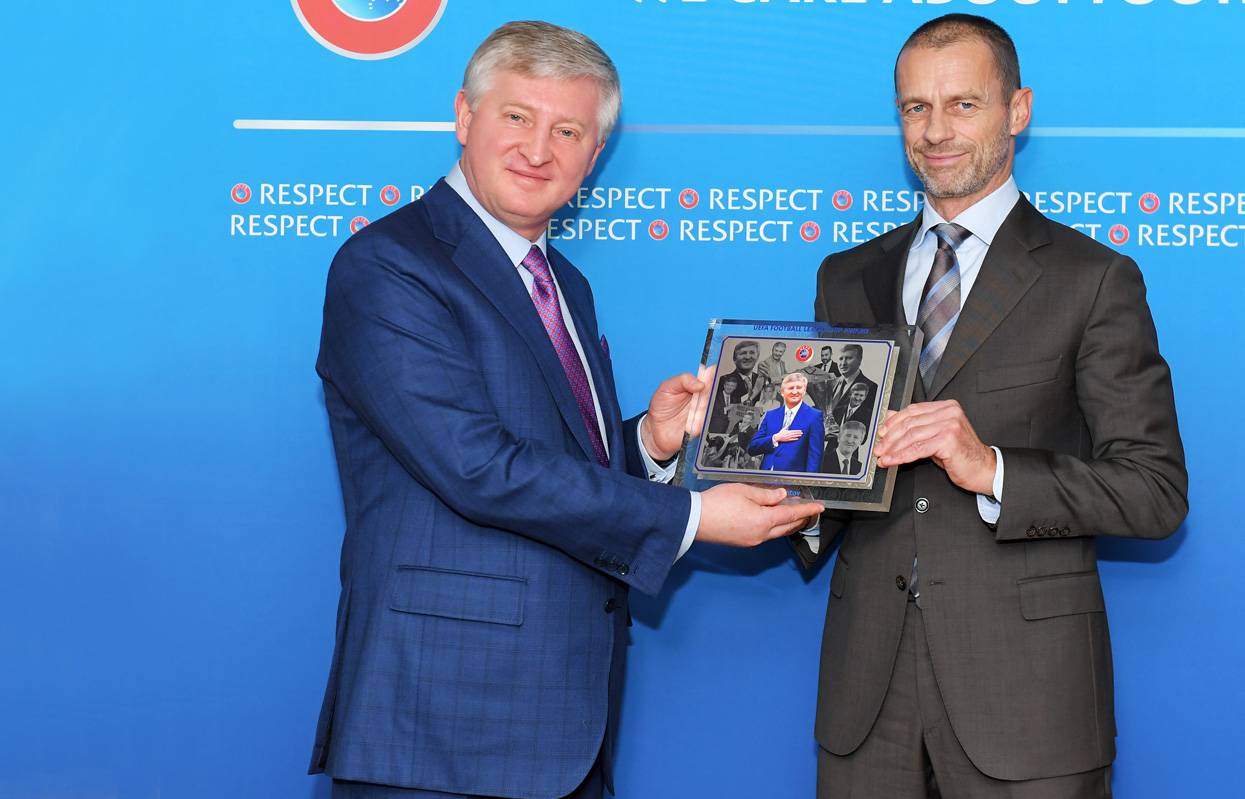 UEFA вручил награду Ахметову