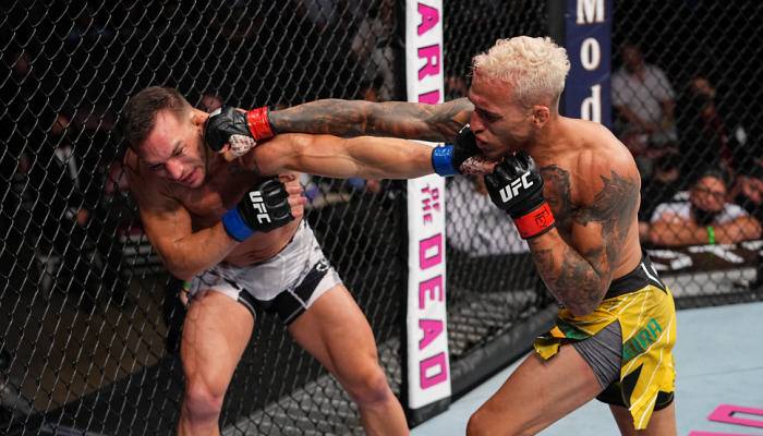 Олівейра нокаутував Чендлера і став новим чемпіоном UFC в легкій вазі