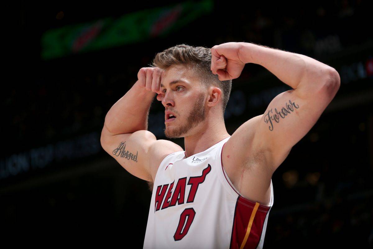 Настоящий спортсмен. Баскетболист НБА сумел выпить банку пива за 3 секунды