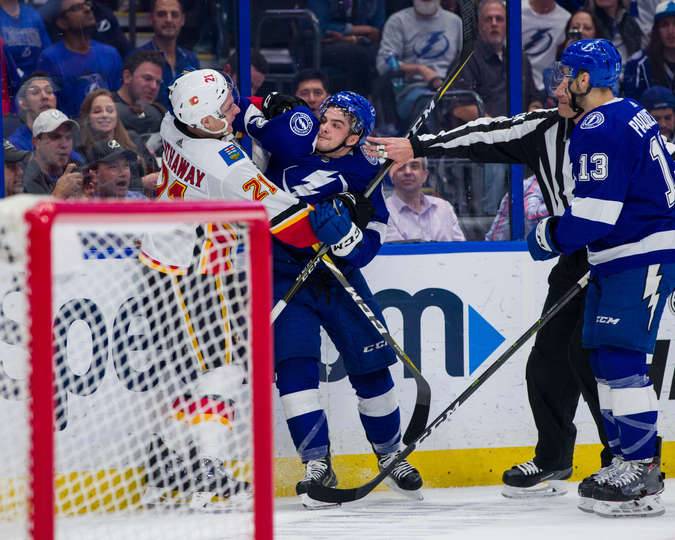 «Тампа» обыграла «Калгари», «Детройт» неожиданно переиграл «Нэшвилл»