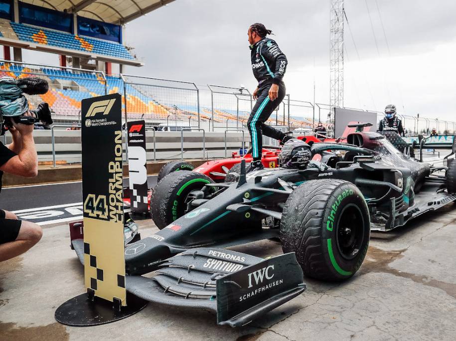 Седьмой титул в карьере. Как Хэмилтон повторил невероятный рекорд Шумахера