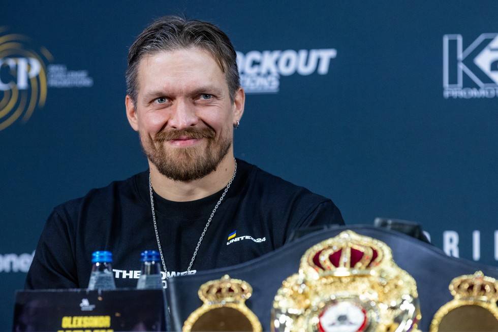Усик розповів, хто переможе в мегафайті Уайлдер – Джошуа