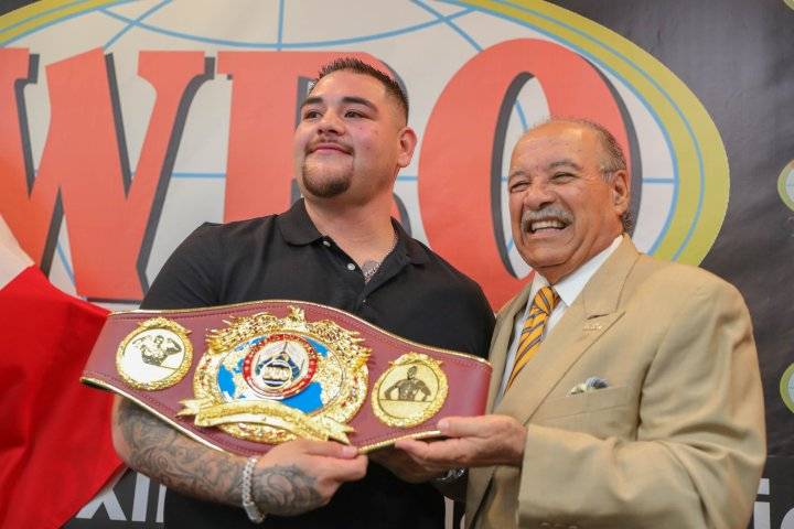 Энди Руис получил специальный пояс WBO