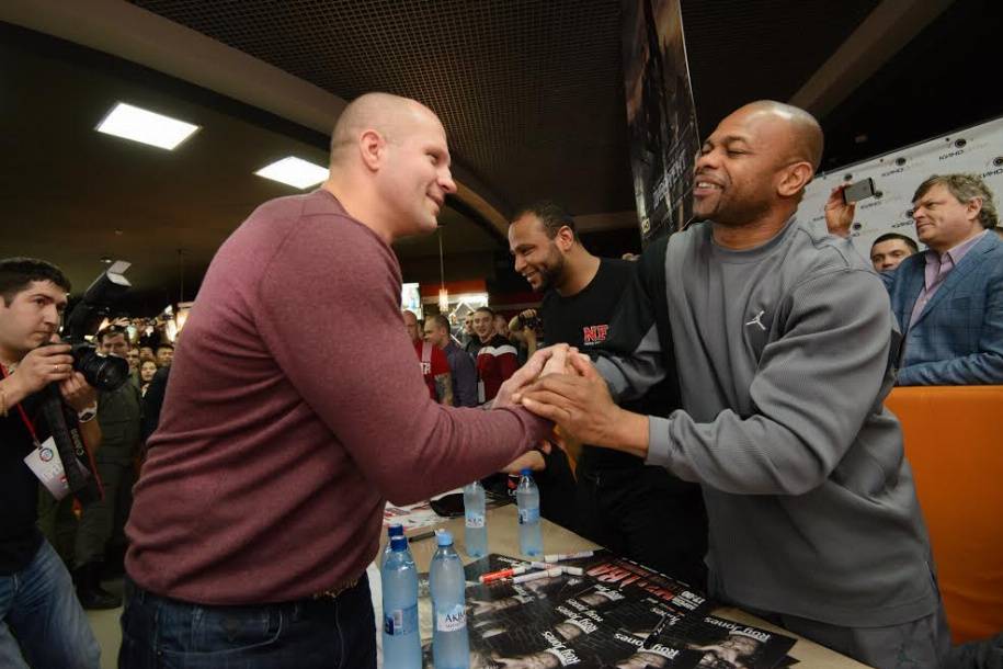 Экс-тренер Емельяненко: «Федор многое взял у Роя Джонса»