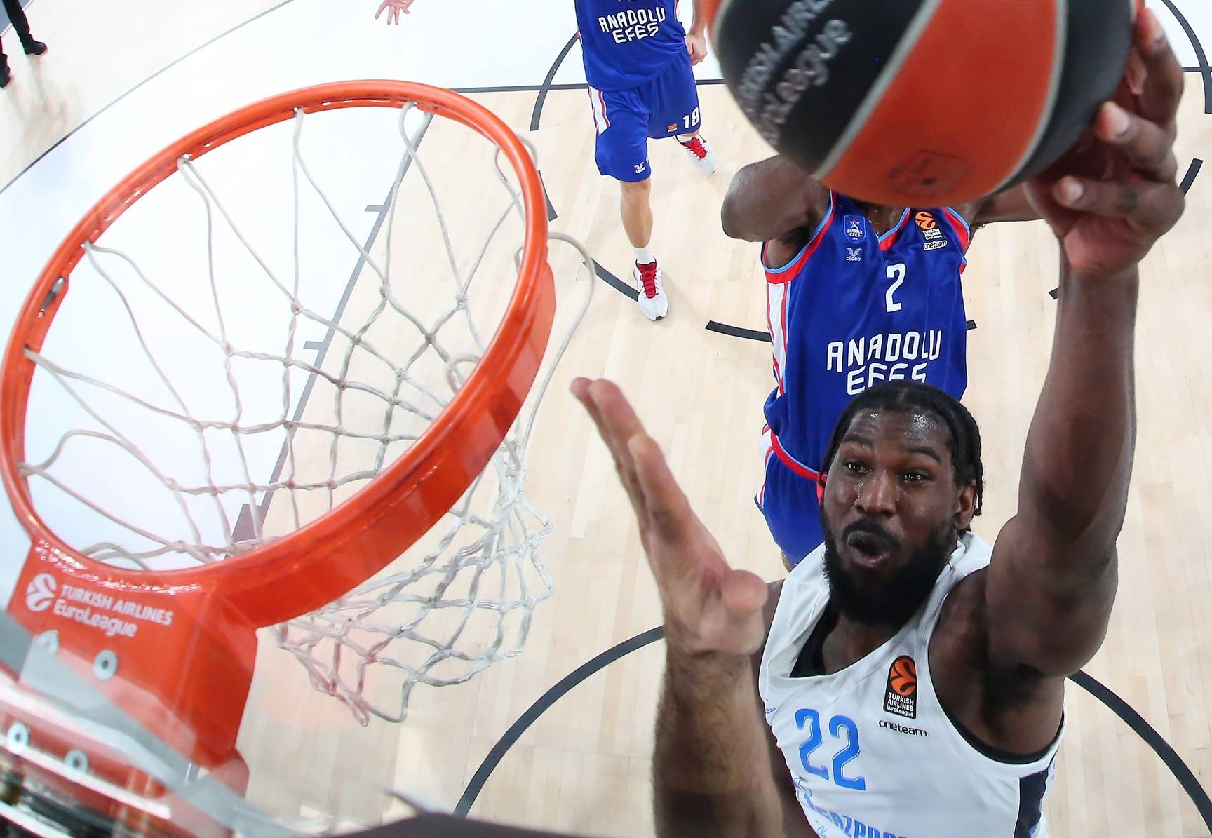 Дьявольский данк бигмэна «Зенита» – лучший момент первого тура Евролиги