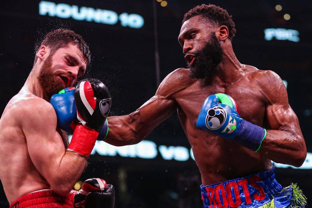 Енніс удострочив Аванесяна та захистив титул чемпіона IBF