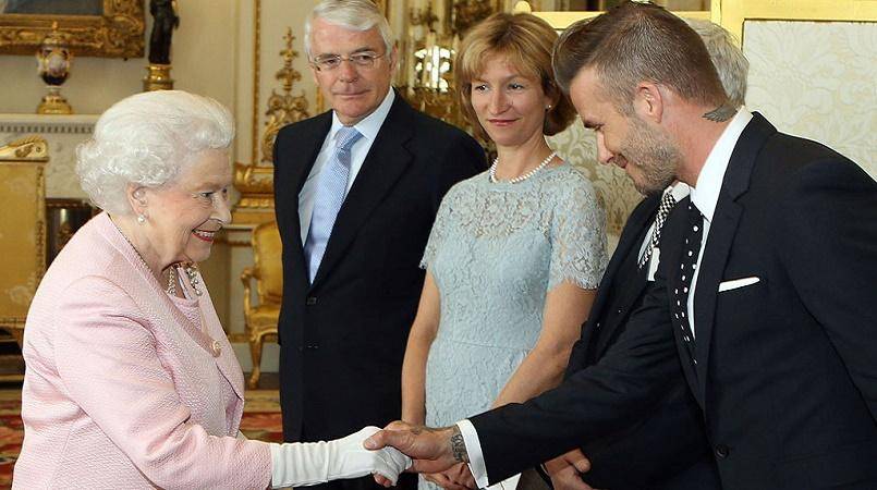 Бекхэм поздравил королеву Англии с днем рождения 