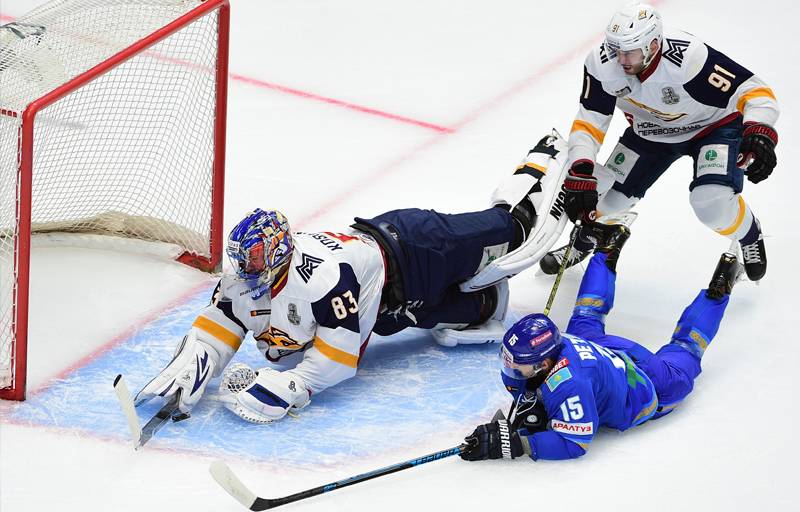 «Магнитка» всухую обыграла «Барыс» и сравняла счет в серии, «Салават» дожал «Авангард» в овертайме