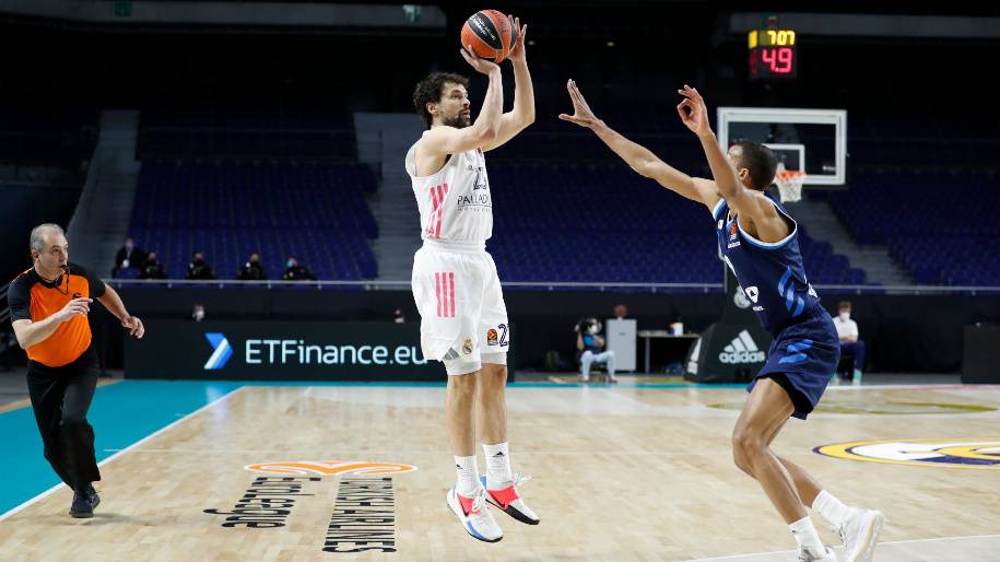 Дикий трехочковый защитника «Реала» со своей половины – момент дня в Евролиге