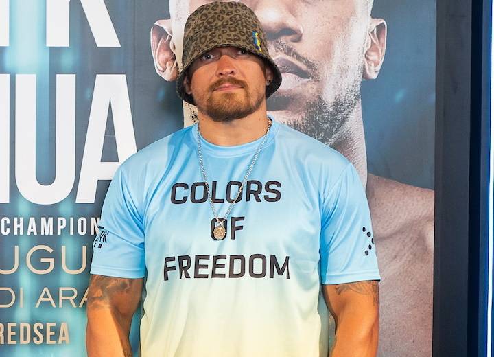 Відомо, куди Усик полетів з США