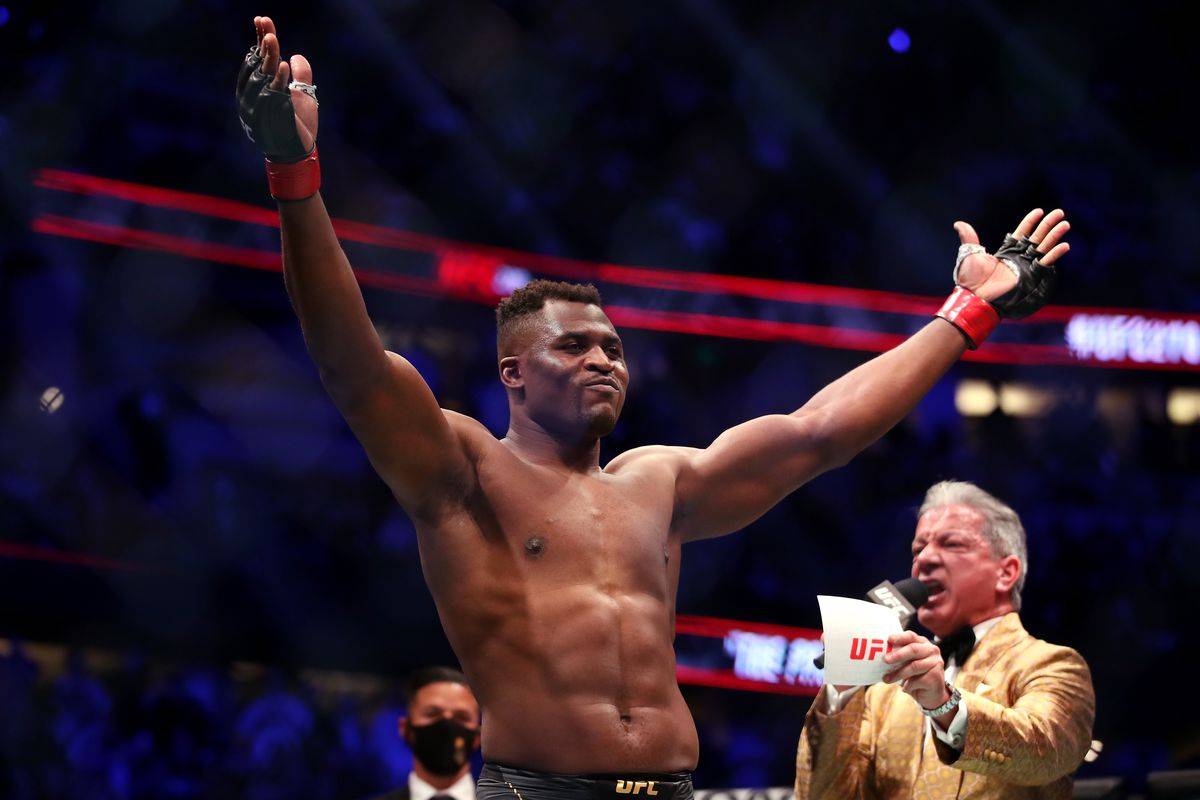Батько Ф'юрі вважає, що екс-чемпіон UFC буде більш небезпечним суперником для його сина, ніж Усик