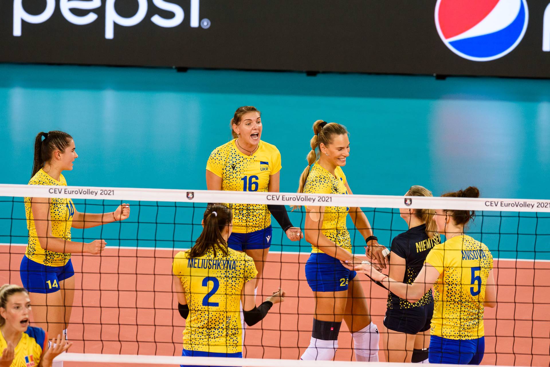 Украина уничтожила Румынию и с третьего места вышла в плей-офф Евроволей