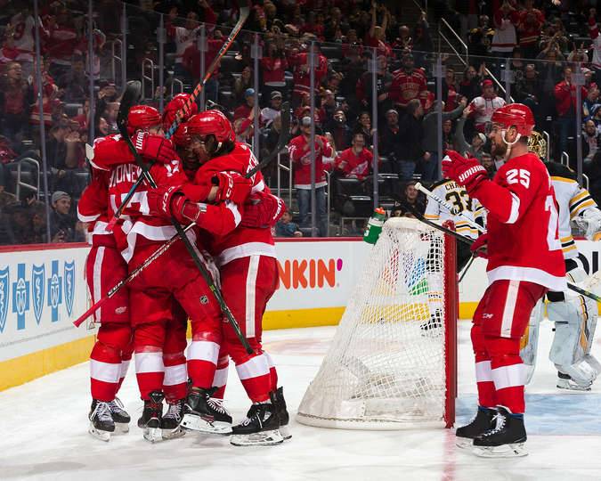 «Детройт» удивил и обыграл «Бостон», «Чикаго» попытался проделать то же с «Виннипегом», но уступил с 2:0