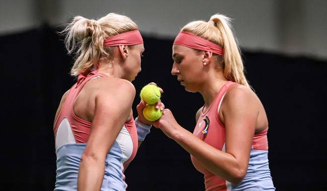 Сестры Киченок уверенно выиграли полуфинальный матч парного турнира WTA 250 в Таллине