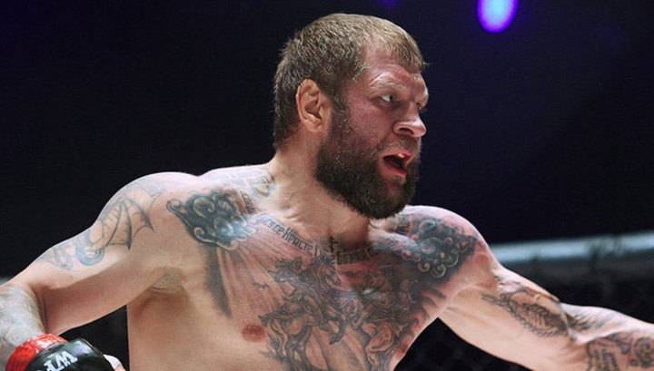 Емельяненко продолжил тренировки в условиях одиночной камеры