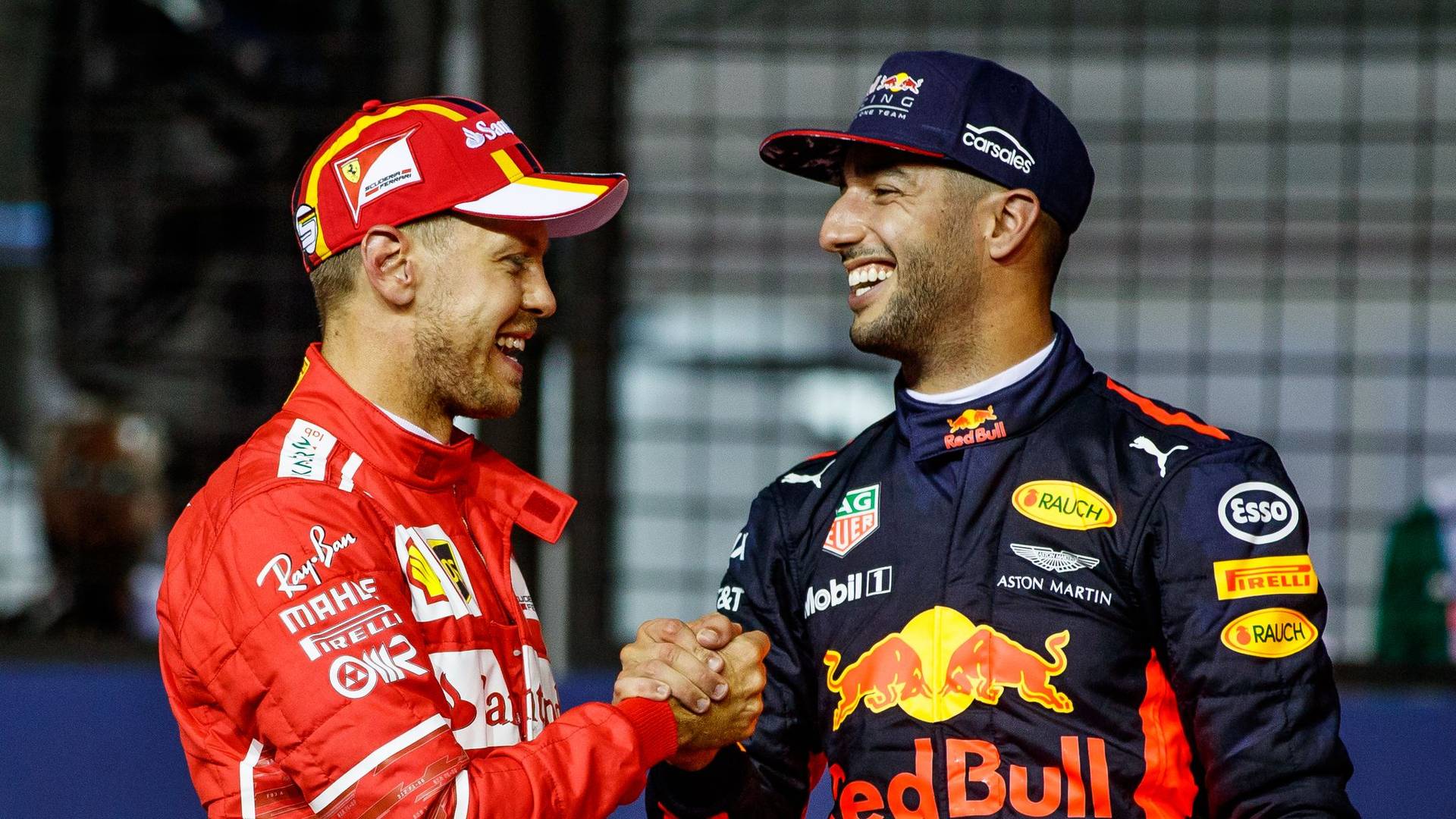 «Он так обливал меня шампанским, что я чуть не задохнулся». Риккардо рассказал, как выиграл гонку у Феттеля