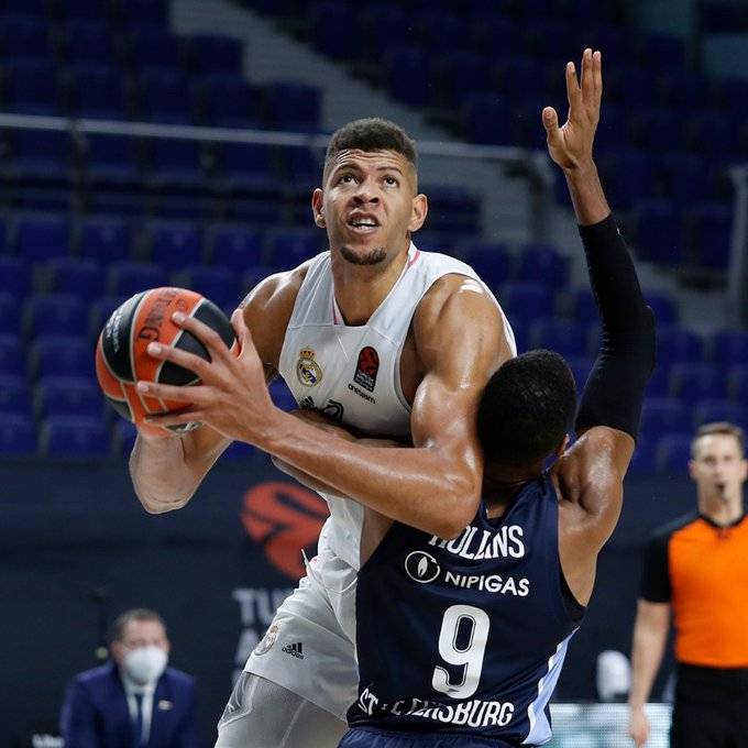 Евролига. «Олимпиакос» одержал очередную выездную победу, «Реал» обыграл «Зенит»