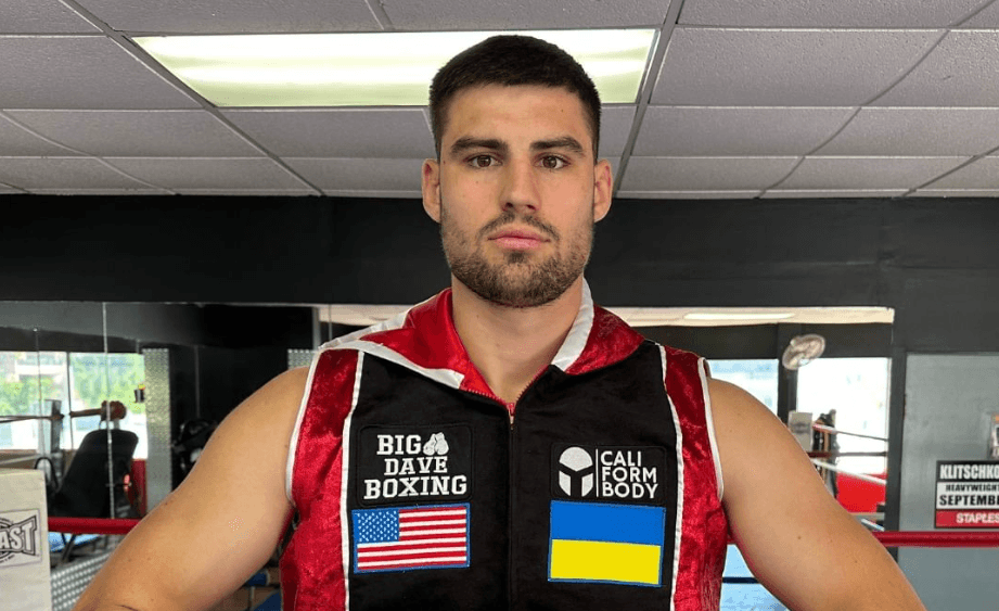 Український суперважковаговик на початку бою нокаутував суперника на івенті в США