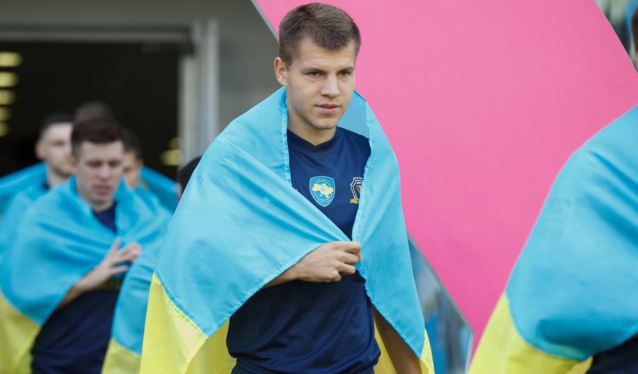 Хавбек «Дніпра-1» зізнався, що поїхав би в країну-союзницю росії за Красніковим і Кучером
