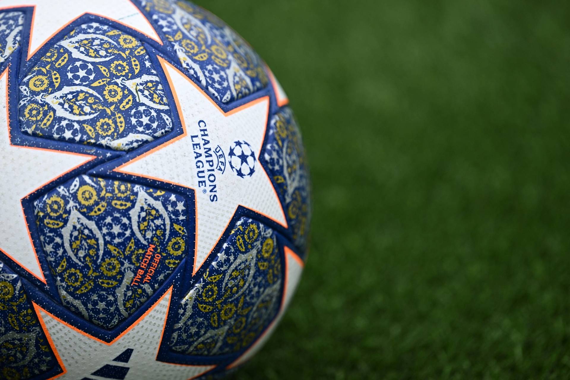 UEFA показал мяч нового сезона Лиги чемпионов