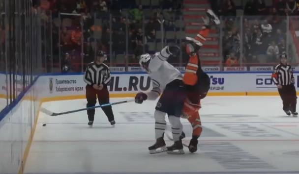 Мельницы и перелеты через борт. Лучшие хиты сезона в КХЛ