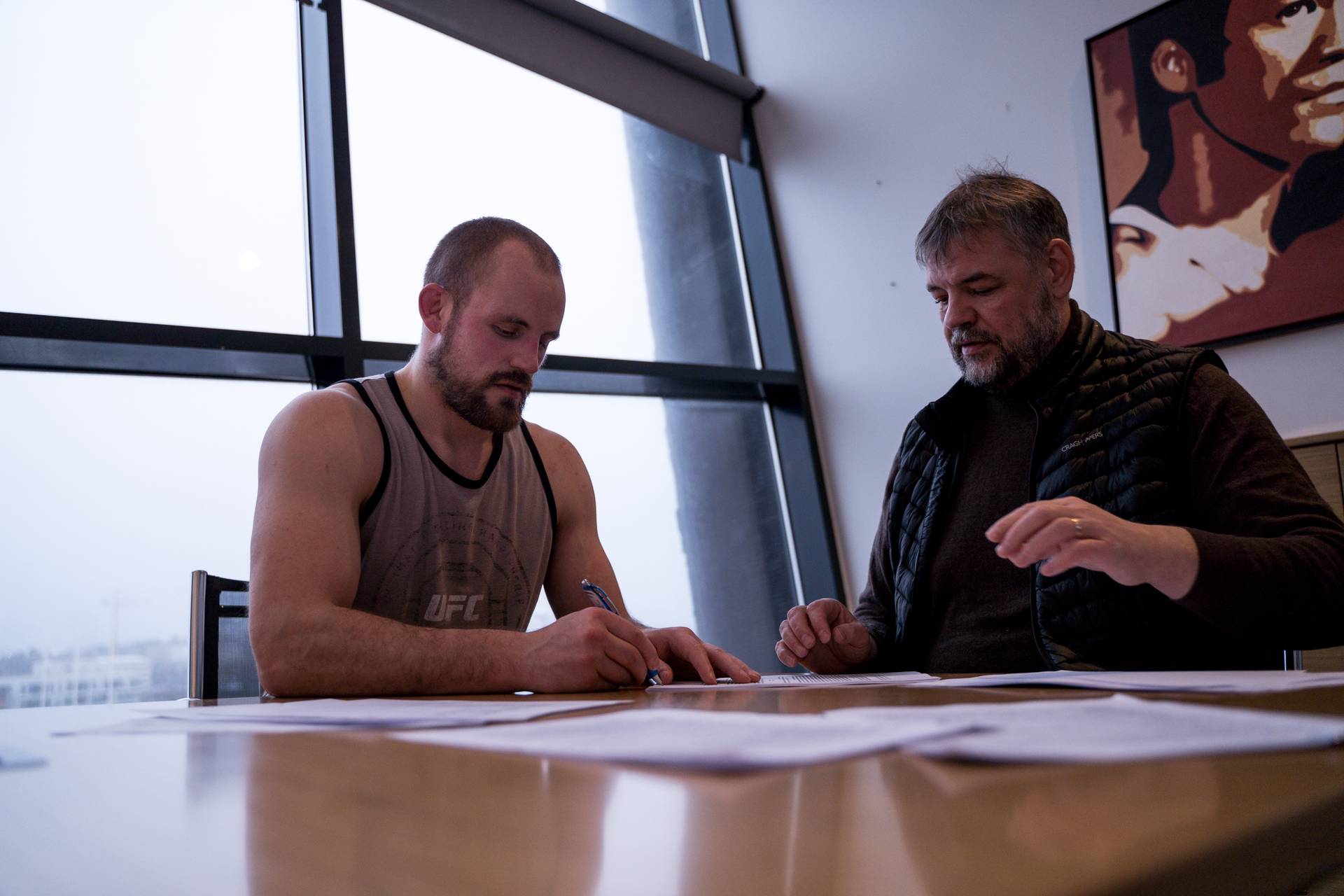UFC продлило контракт с другом Макгрегора