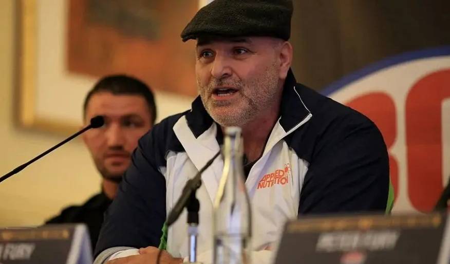 «У мене немає грошей. Я живу у сараї». Батько Ф'юрі розповів про умови життя