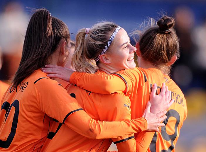 «Шахтер» выиграл первое в истории «женское классико» с «Динамо»