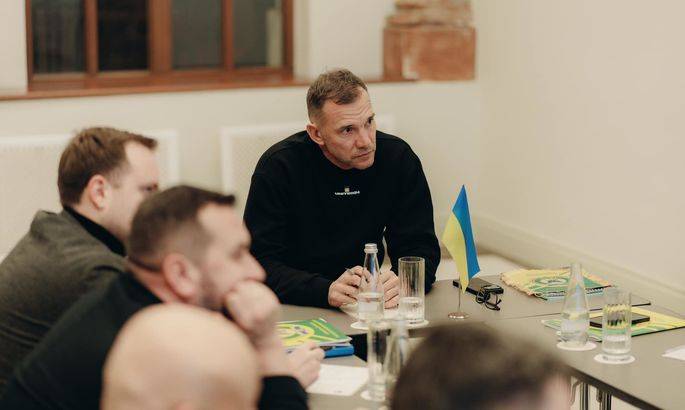 Шевченко поспілкується із власниками українських клубів