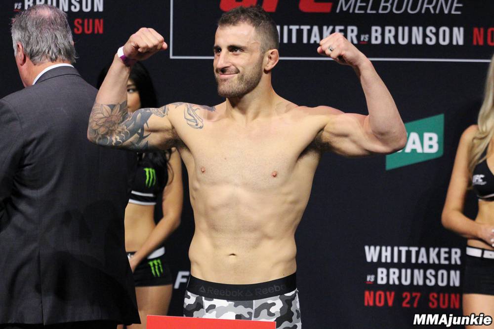 Волкановски: «Холловэй перед уходом в легкий вес должен подраться со мной»