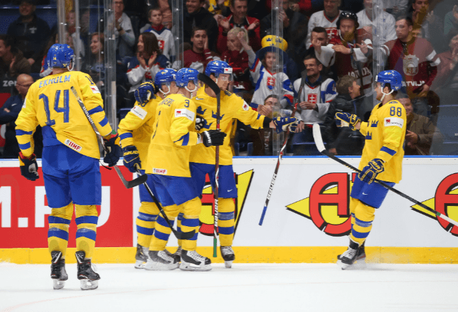 Швеция на последней минуте вырвала победу над Латвией и вышла в плей-офф