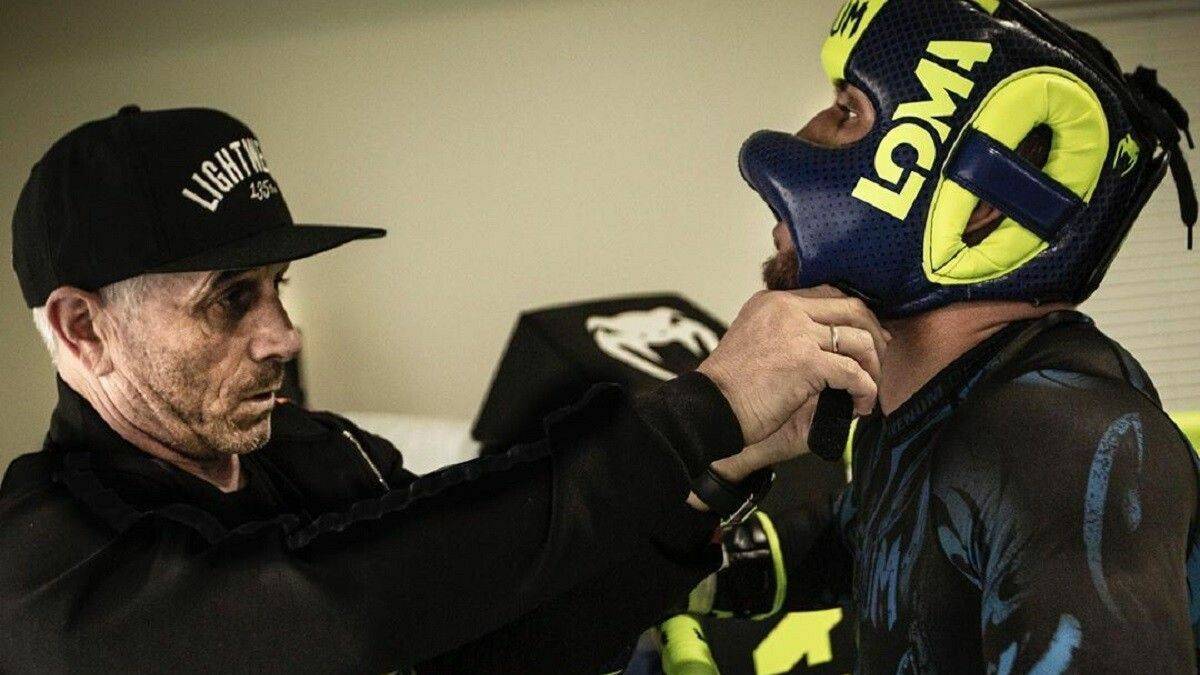 Наставник Альвареса обійшов Анатолія Ломаченка і став найкращим тренером року за версією WBA