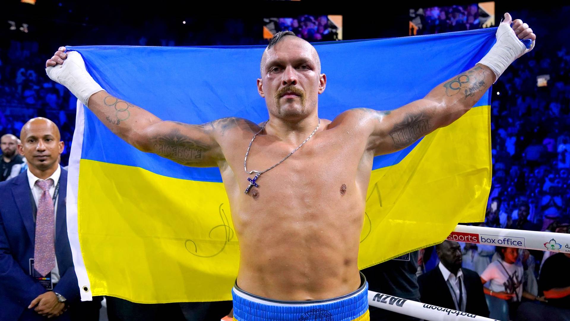 Усик зустрівся з Ковальовим та Лінаресом перед поєдинком Ломаченка