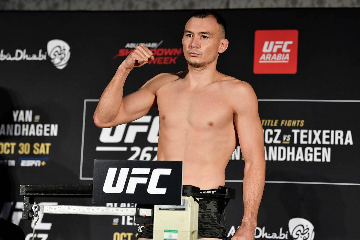 Боєць UFC з Казахстану порівняв себе з Ломаченком: «Я як Василь в боксі, але тільки в ММА»