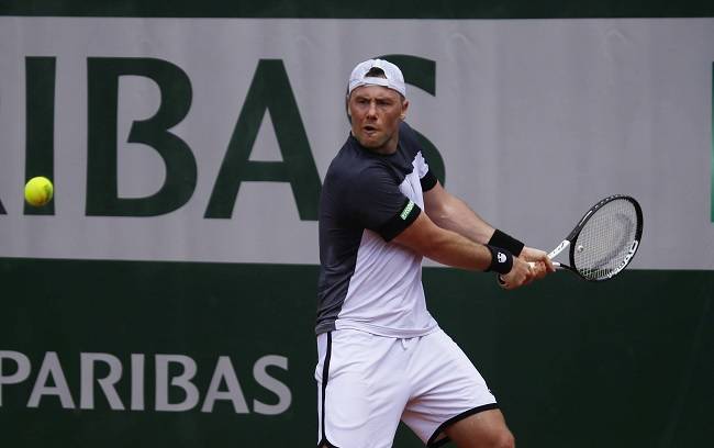 Марченко бился на корте почти два часа, но покинул турнир в Колумбусе после первого круга