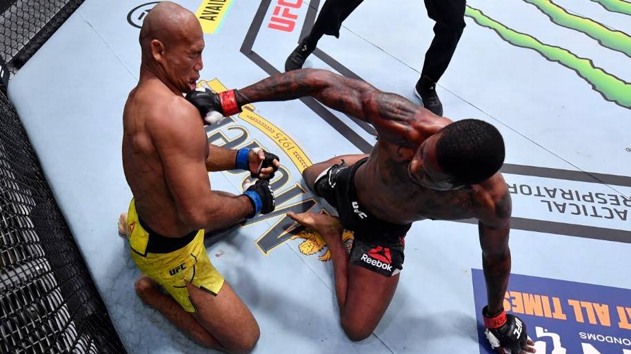 Самое жестокое, что может быть. В UFC представили лучшие нокауты 2020-го года