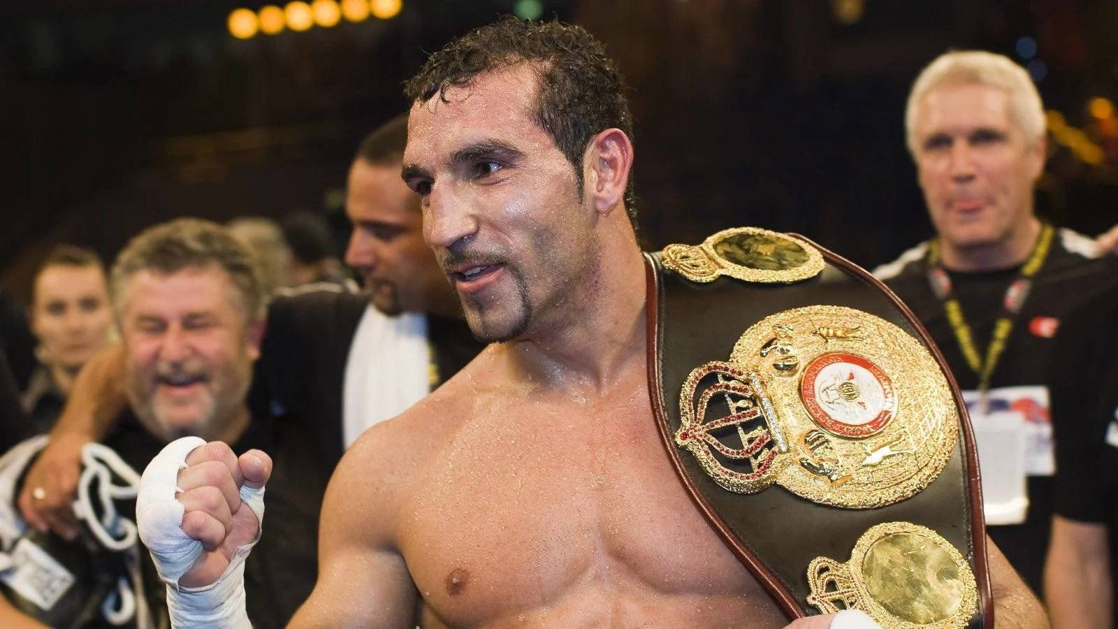 53-летний экс-чемпион мира нокаутировал соперника и завершил карьеру