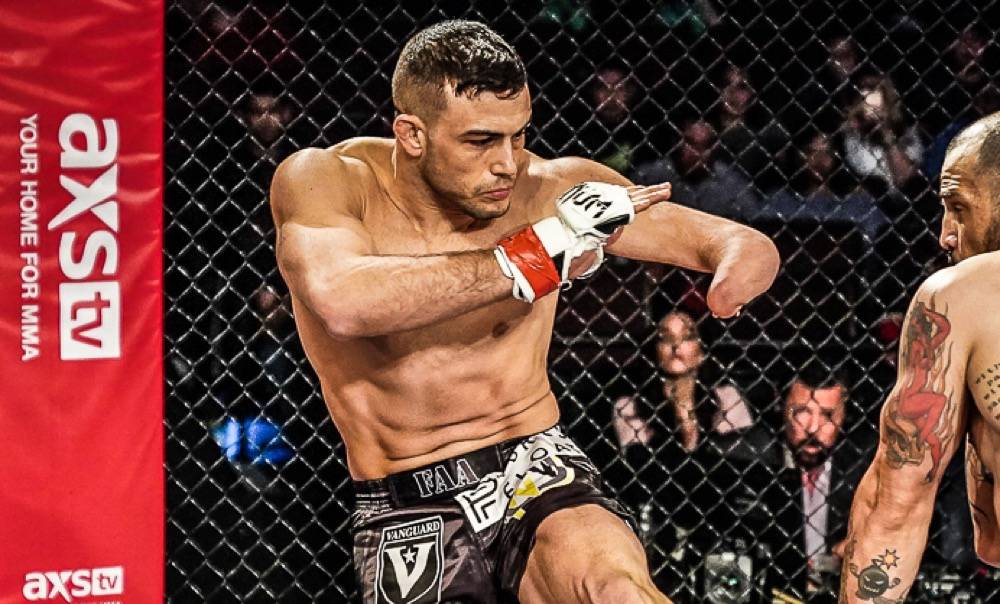 Однорукий боец после попыток попасть в UFC переключился на Bellator