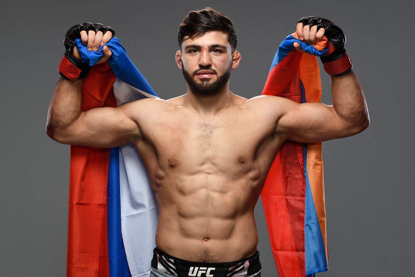 Російський боєць UFC отримав величезний штраф за напад на вболівальника