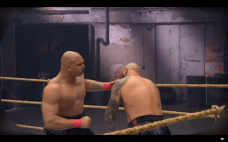 Рухнул, как мешок с песком. Боец по прозвищу Тайсон едва не убил соперника в бое без перчаток